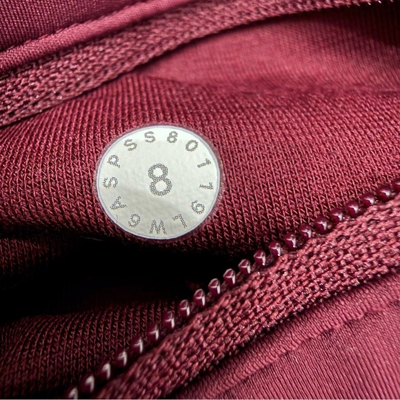 NWT LULULEMON Zip the Line crop leggings - Picture 6 of 9